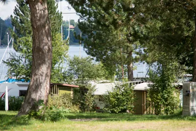 Campingplatz Aichalehof - Stellplätze mit Blick auf den See