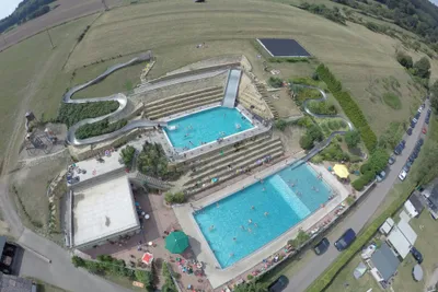 Campingplatz Altschmiede -  Wasserrutschen und Pools aus der Vogelperspektive