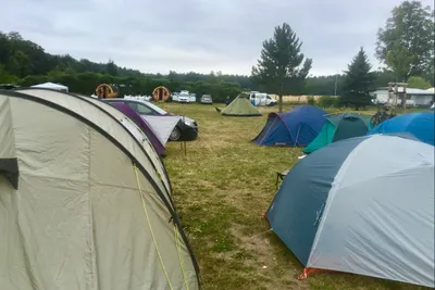 Campingplatz am Liepnitzsee - Zeltplatz mit Blick auf die Wälder auf dem Campingplatz