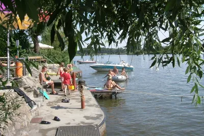 Campingplatz Ankergrund  -  Camper am Fluss vom Campingplatz