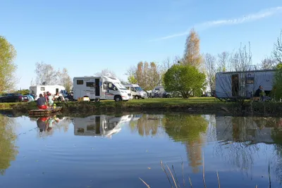 Campingplatz Bertingen - Wohnwagenstellplätze am Silbersee mit Möglichkeiten zum Angeln