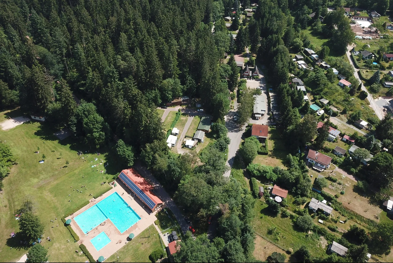 Campingplatz & Bungalowdorf „am Waldbad“