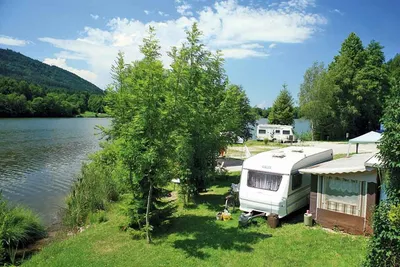 Camping Demmelhof  -  Stellplätze vom Campingplatz mit direktem Zugang zum See