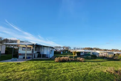 Campingplatz Elfenschlucht - Blick auf Wohnwagen-Mietunterkünfte
