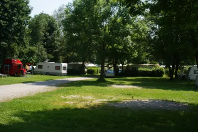 Camping Erlensee  -  Stellplatz vom Campingplatz auf grüner Wiese