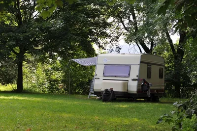 Camping Finsterhof - schattiger Wohnmobilstellplatz