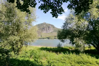 Camping-Genienau-lage-am-wasser