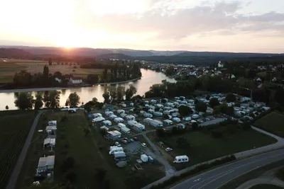 Camping Hochrhein - Campingplatz Luftaufnahme mit Blick auf den Sonnenuntergang