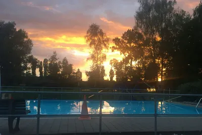 Camping Hochrhein - Campingplatz mit Pool mit Blick auf Sonnenuntergang