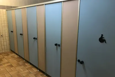 Camping Hochrhein - Sanitärgebäude WC-Kabinen