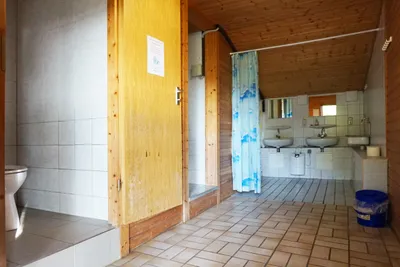 Campingplatz hohes Elbufer - Sanitaerbereich - alt.jpg