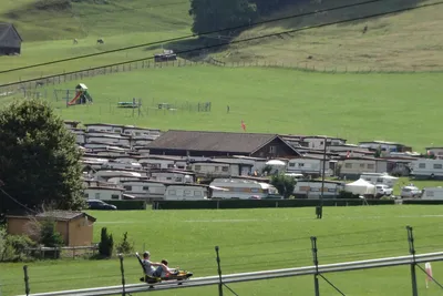 Camping Jakobsbad - Campingplatz vom Wohnwagen- und Zeltstellplatz auf grüner Wiese mit Spielplatz