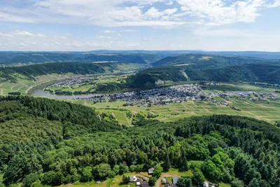 Campingplatz und Gastronomie Kröver Berg  Campingplatz Kröver Berg  - Campingplatz aus der Vogelperspektive  - Luftaufnahme des Campingplatzes