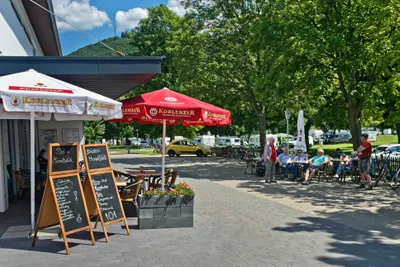 KNAUS Campingpark Bernkastel-Kues - Bistro mit Terrasse auf dem Campingplatz