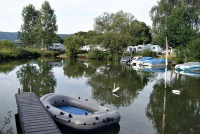 Campingplatz Mainufer - Idyllischer Blick auf Wasser auf dem Campingplatz