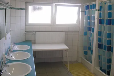 Campingplatz Mainufer - Sanitärbereich mit Duschkabinen auf dem Campingplatz