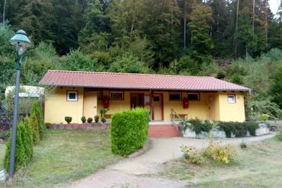Campingplatz Moosbachtal - Außenansicht des Sanitärgebäudes