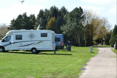 Campingplatz Neßhof - Wohnmobil- und  Wohnwagenstellplätze auf der Wiese