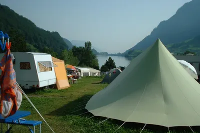 Camping Obsee  -  Wohnwagen- und Zeltstellplatz mit Blick auf auf den Obsee