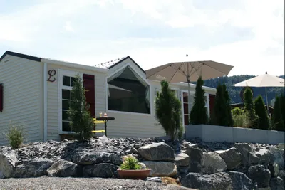Camping Obsee  -  Mobilheim mit Terrasse auf dem Campingplatz