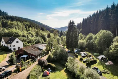 Camping Schliprüthener Mühle - Blick auf den Campingplatz im Grünen