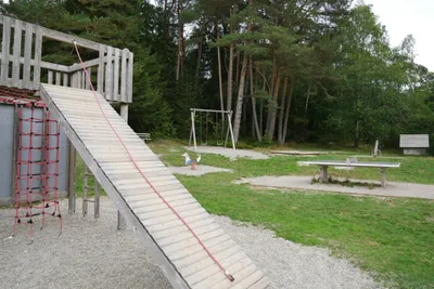 Campingplatz Schluchsee  - Tischtennisplatte am Spielplatz vom Campingplatz im Grünen