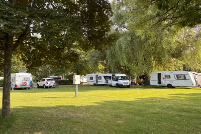 Nied | Camping Siersburg  Campingplatz Siersburg - Standplätze auf der Wiese auf dem Campingplatz