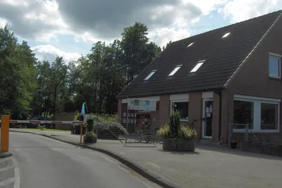 Campingplatz Spadener See - Eingang und Rezeption des Campingplatzes