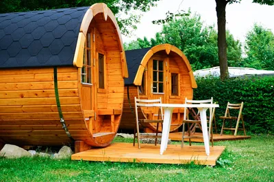 Camping Stadtsteinach  -  Mobilheime vom Campingplatz mit Veranden im Grünen