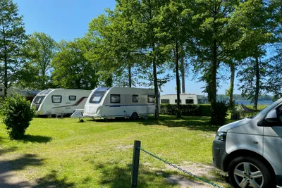 Campingplatz Süduferperle - Stellplätze im Grünen
