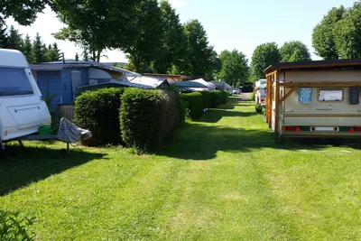 Campingparadies Nixi - Wohnmobil- und  Wohnwagenstellplätze im Grünen auf dem Campingplatz