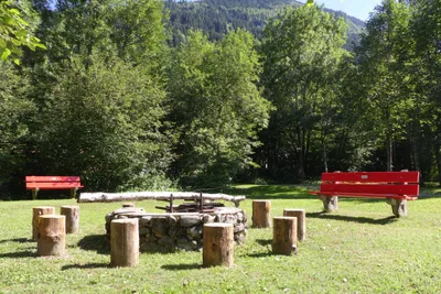 Camping Trun - Feuerstelle auf dem Campingplatz