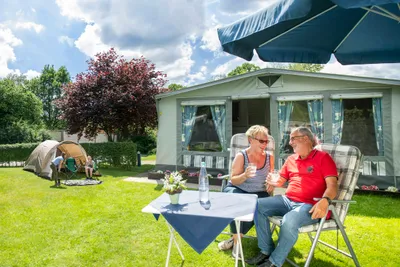 Camping Westerstede - Zelt- und Wohnwagenstellplatz auf grüner Wiese auf dem Campingplatz