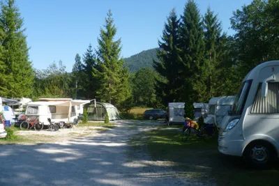 Camping Zellersee - schattiger Zelt- und Wohnmobilstellplatz auf dem Campingplatz 