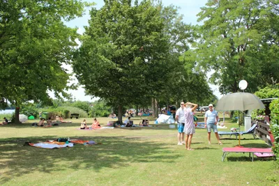 Campingplatz „Zur Kühlung“ - Liegewiese und Zeltplatz auf dem Campingplatz