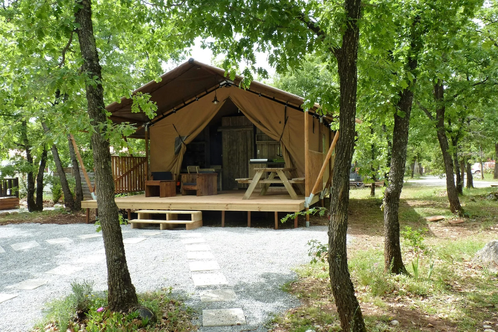Flower Camping Jas Du Moine