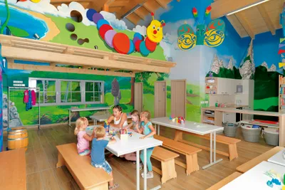Chiemsee-Camping Rödlgries - Kinder im Bastelhaus auf dem Campingplatz