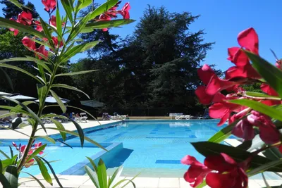 Château De Lacomté Country Club - Bild 2