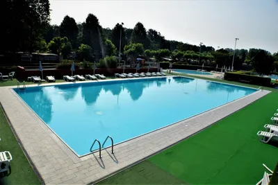 Camping Città di Angera - Die Poolanlage des Campingplatzes