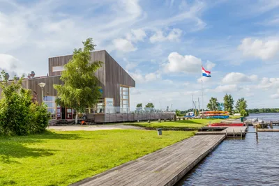 Ardoer Camping Cnossen Leekstermeer - Restaurant auf dem Campingplatz mit Blick aufs Wasser