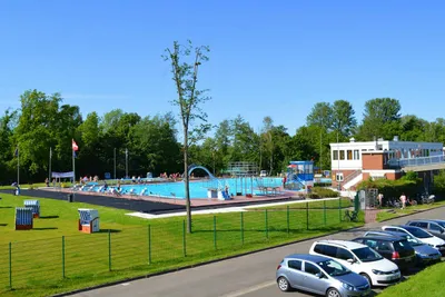 Comfort-Camp Eider  -  Pool vom Campingplatz im Grünen