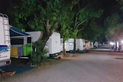 Camping Costa Splendente - Wohnmobil- und  Wohnwagenstellplätze auf dem Campingplatz