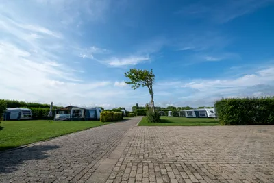 Camping De Boonepolder Standplätze auf der Standplatzwiese