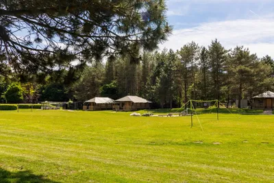 De Glamping - Volleyballfeld auf der Standplatzwiese