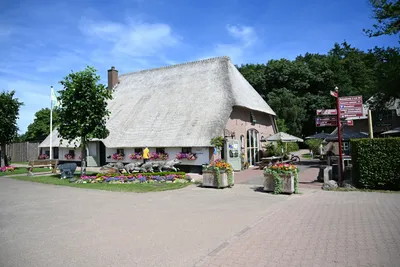 Camping De Helfterkamp - Außenansicht Hauptgebäude 