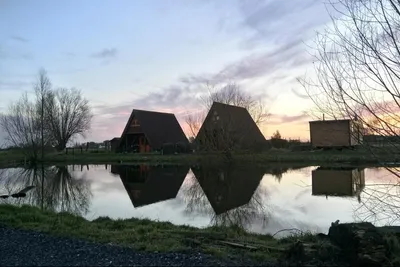 Camping De IJzerhoeve - Mobilheime am Wasser auf dem Campingplatz