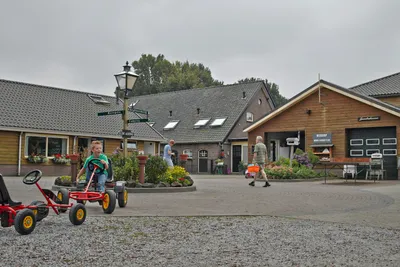 Camping De Kleine Weide - Gebäude auf dem Campingplatz