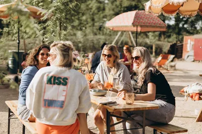 Camping de Kleine Wereld  - Restaurant mit Terrasse auf dem Campingplatz