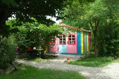 Camping De Oude Wilg - Spielhäuschen für Kinder im Grünen