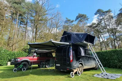 Camping De Zeven Geitjes - Standplätze auf der Wiese auf dem Campingplatz